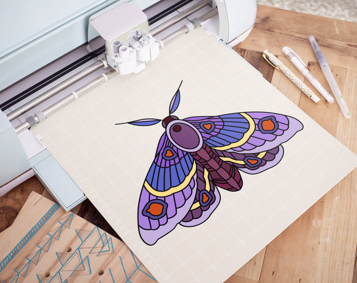 Papillon violet détaillé